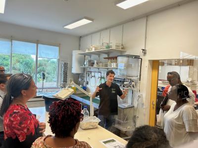 Présentation des résultats du projet REBIOS et du laboratoire des invertébrés du sols. © M-M Bertrand, Cirad.jpg